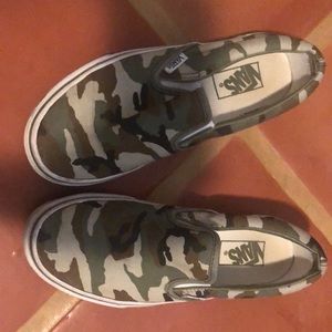 Vans camouflage size 6.5